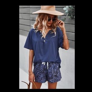 Solid top and print short set.